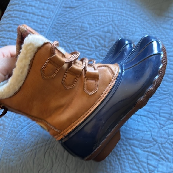 Adrienne Vittadini Girl’s duck boots Size 2 - Picture 4 of 11
